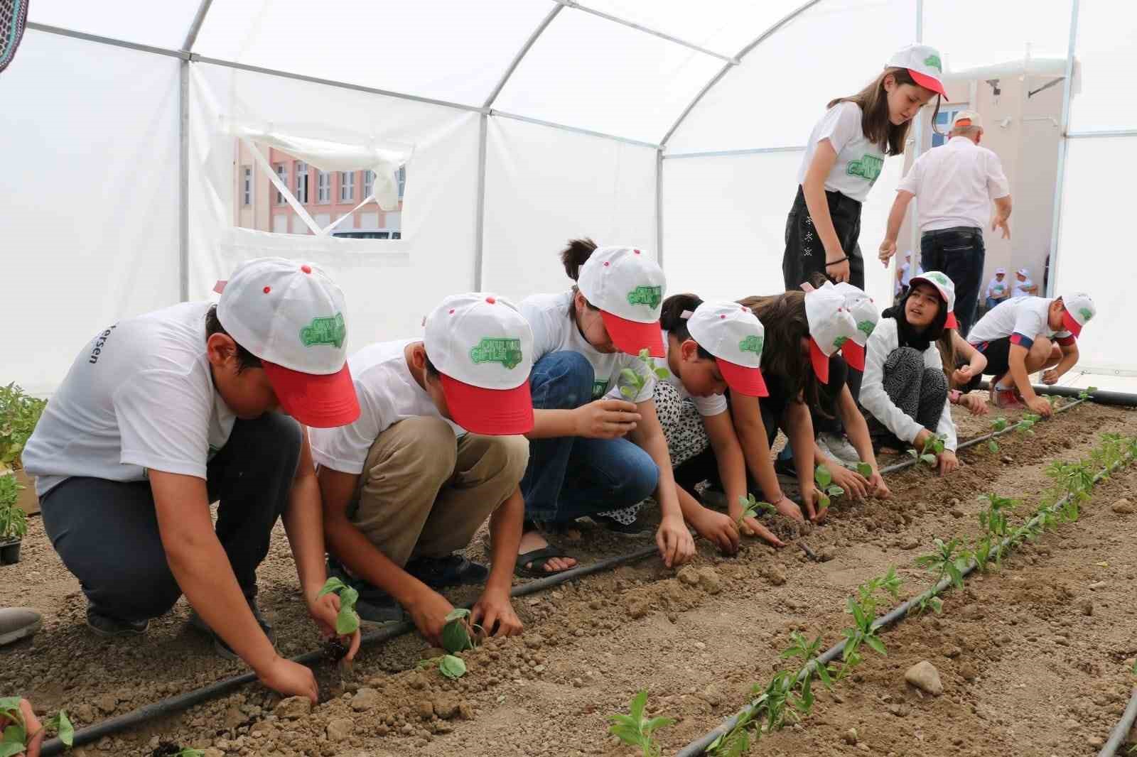 Erzincan’da “Okuldaki Çiftlik” projesi başlatıldı