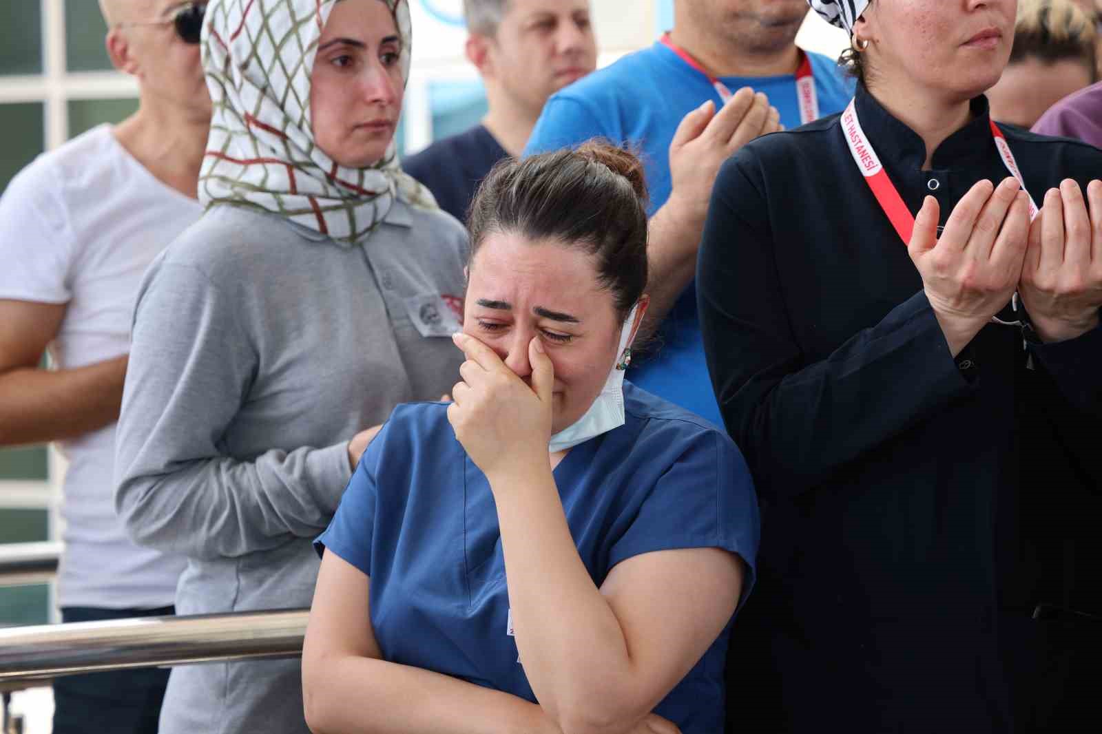 Eski eşi tarafından öldürülen hemşirenin arkadaşları gözyaşına boğuldu