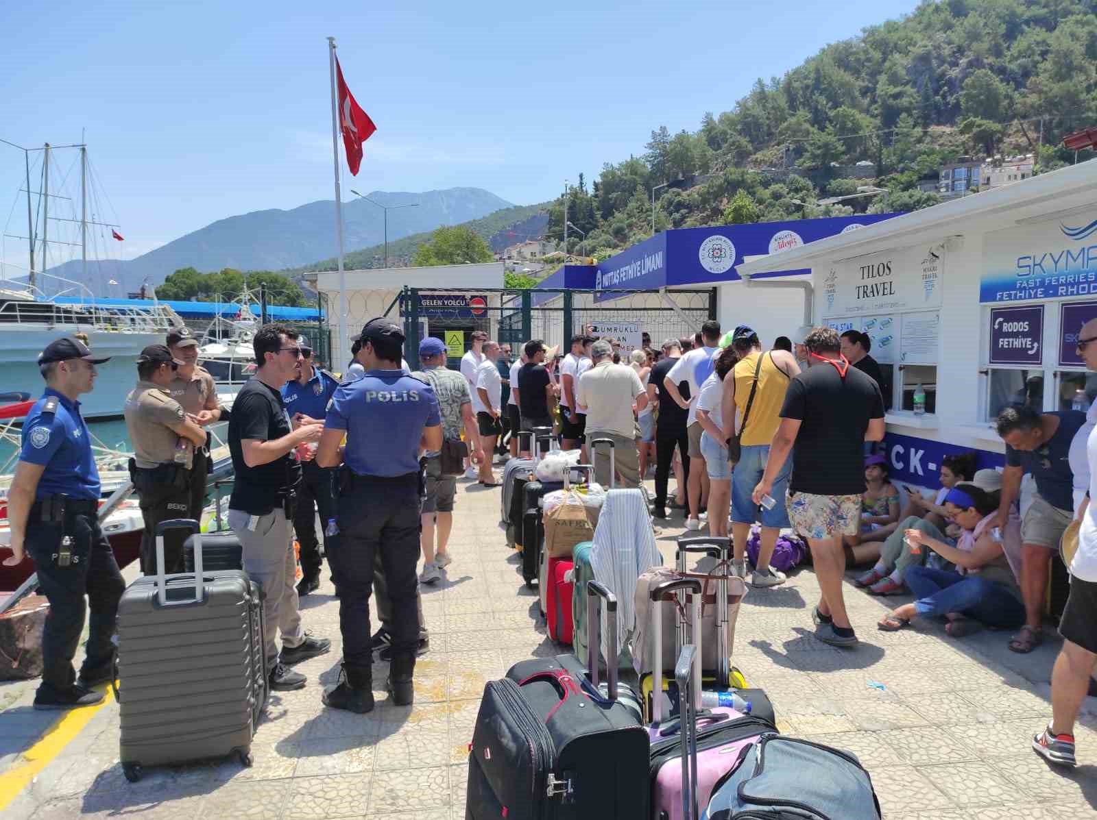 Fethiye’den Rodos Adası’na gitmek isteyen tatilciler mağdur oldu