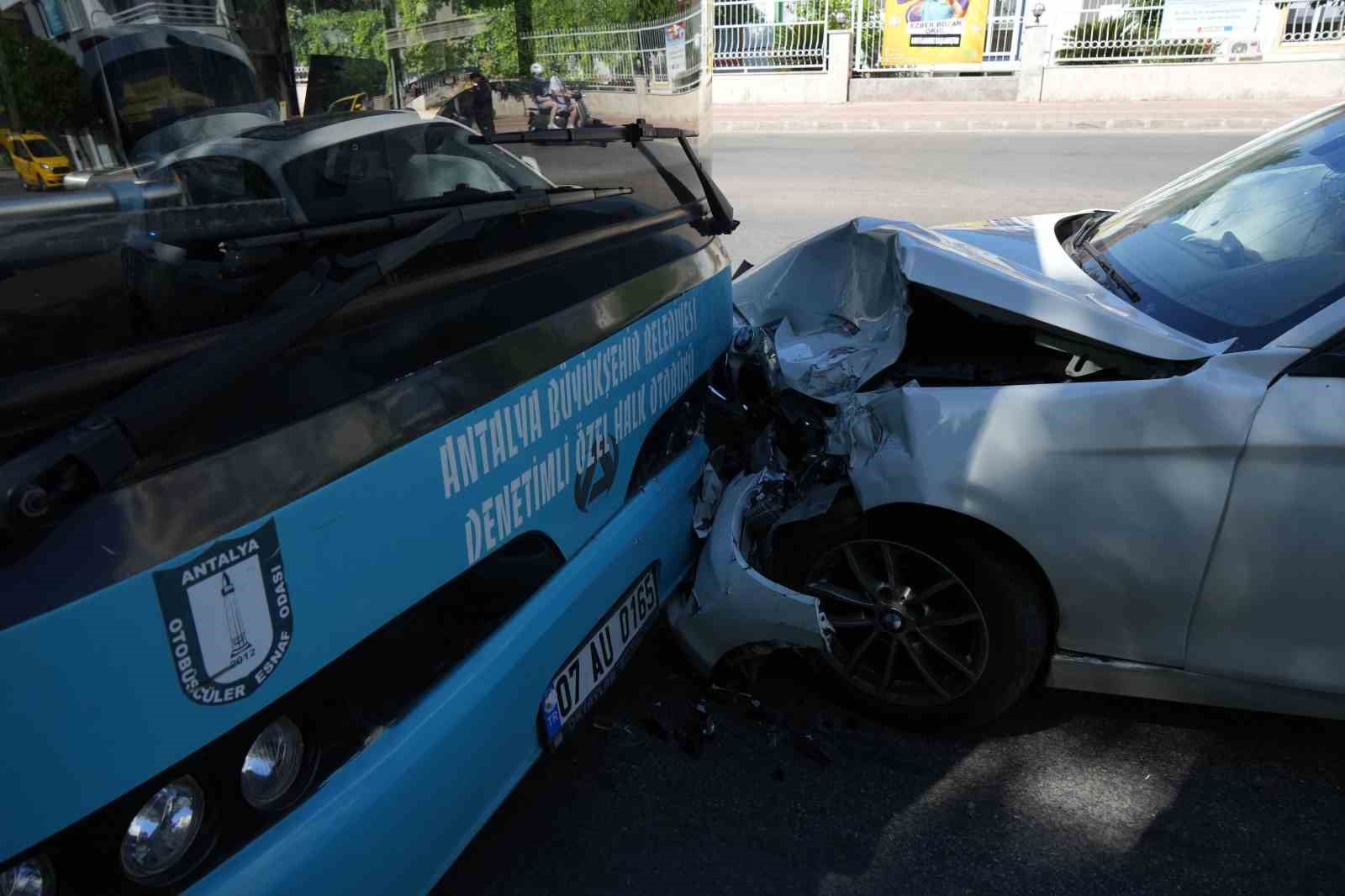 Futbolcu Batıhan Gebecioğlu Antalya’da geçirdiği trafik kazasında yaralandı