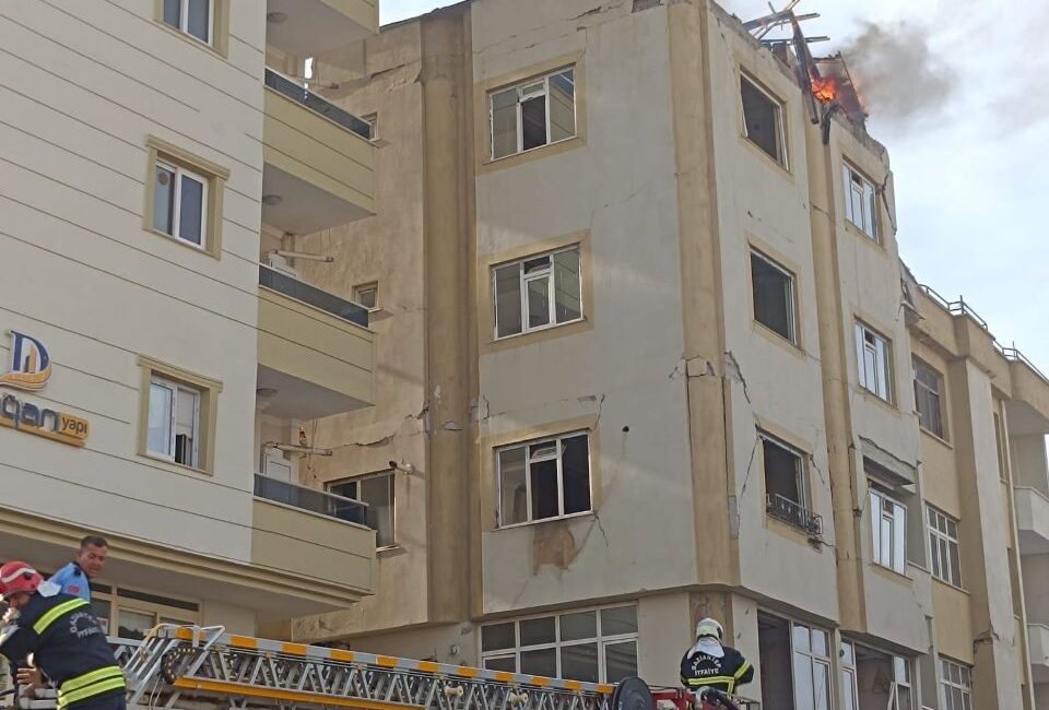 GAZİANTEP İSLAHİYE’DE TERAS YANGINI