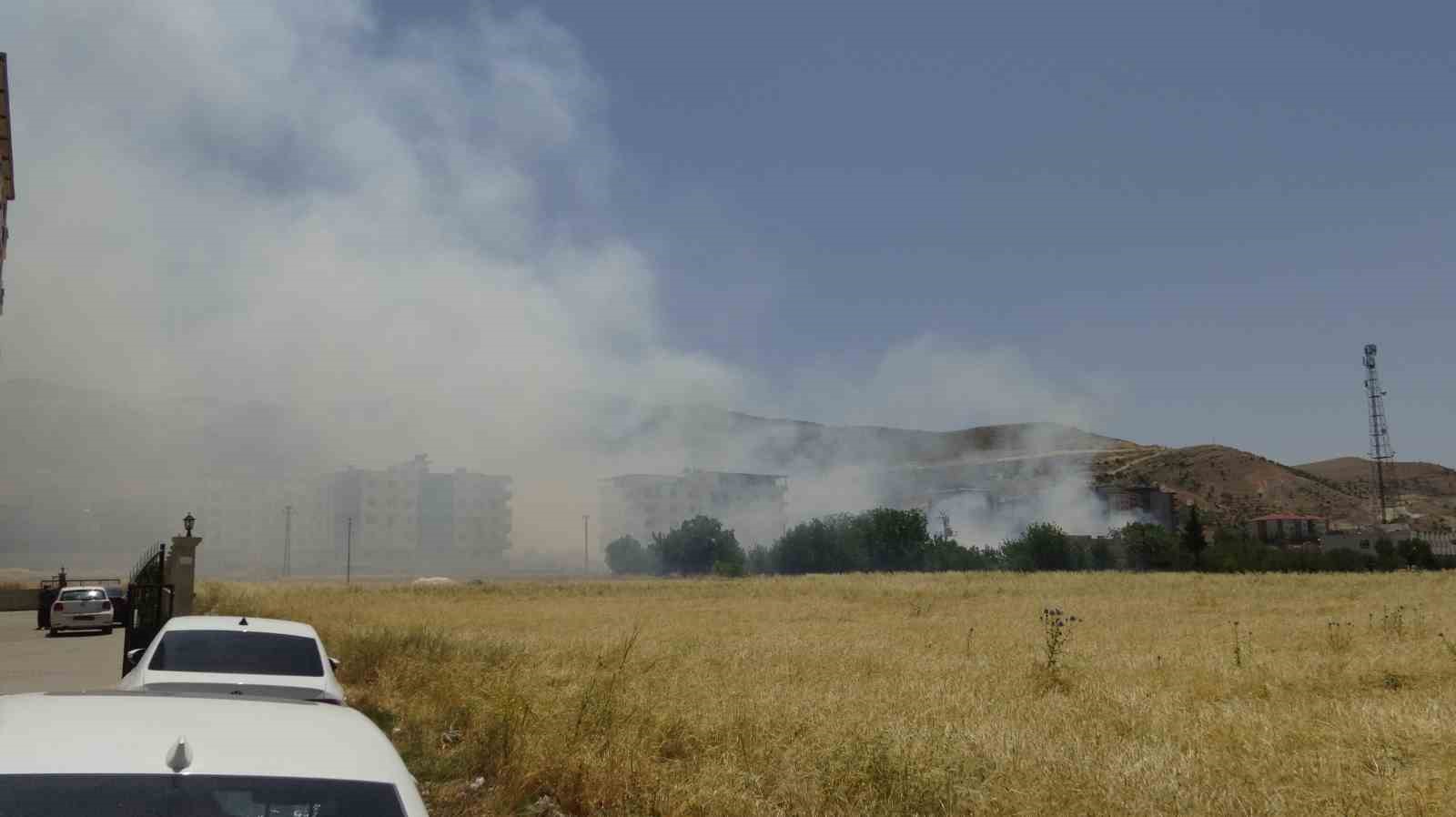 Gercüş’te 20 dönüm buğday ve arpa tarlası yandı