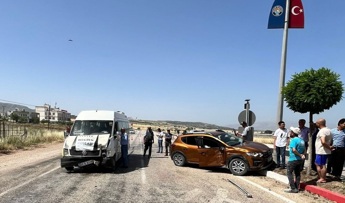 ADIYAMAN'IN GÖLBAŞI İLÇESİNDE OTOMOBİL