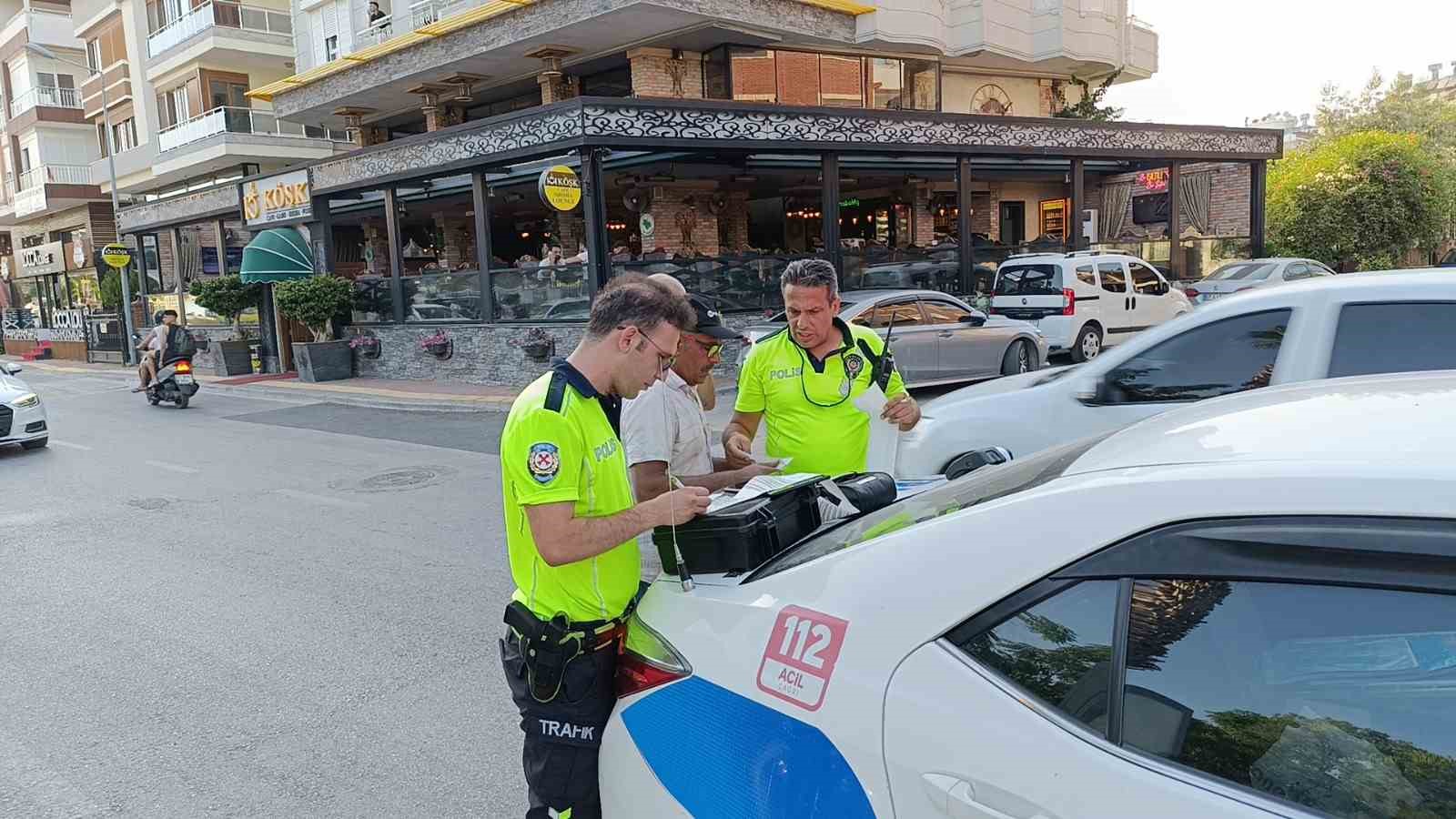 Göz göre göre gelen kazada genç kız yaralandı