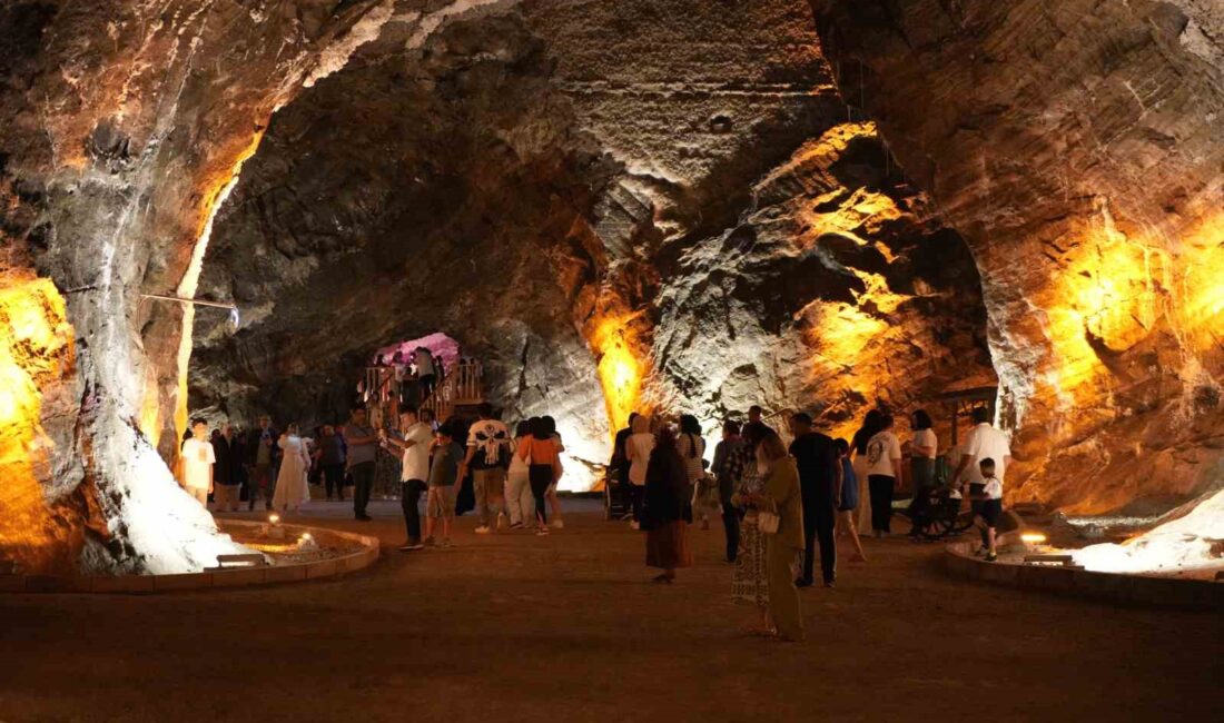 IĞDIR'DAKİ TUZ MAĞARALARINDA BAYRAM