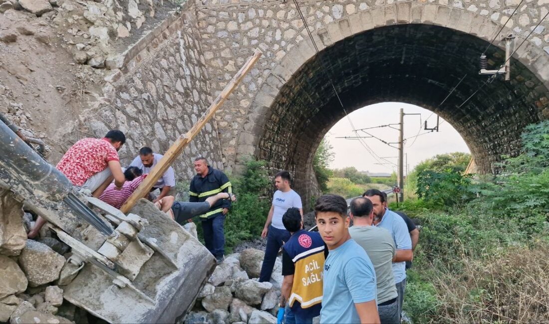 HATAY’DA TREN YOLU ÜZERİNDEKİ ÜST GEÇİTTE YÜRÜTÜLEN ÇALIŞMALAR ESNASINDA ÇÖKME