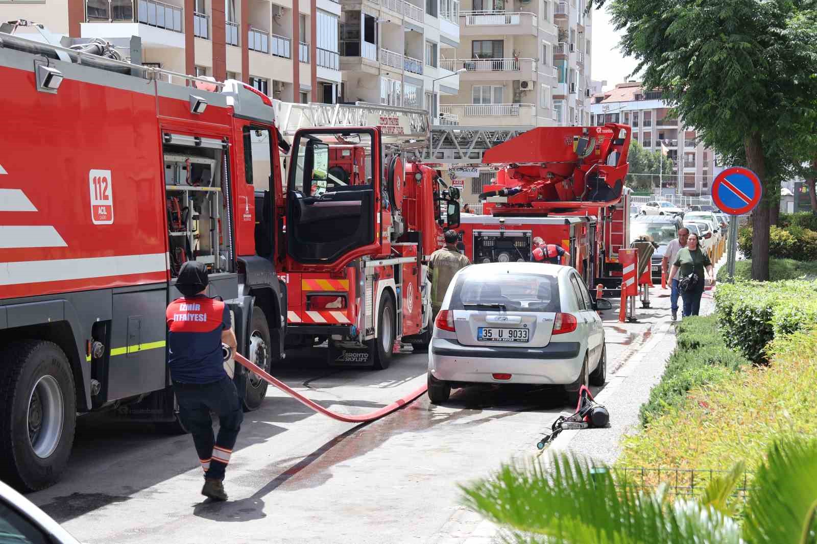 İzmir Park AVM’de korkutan yangın, AVM boşaltıldı