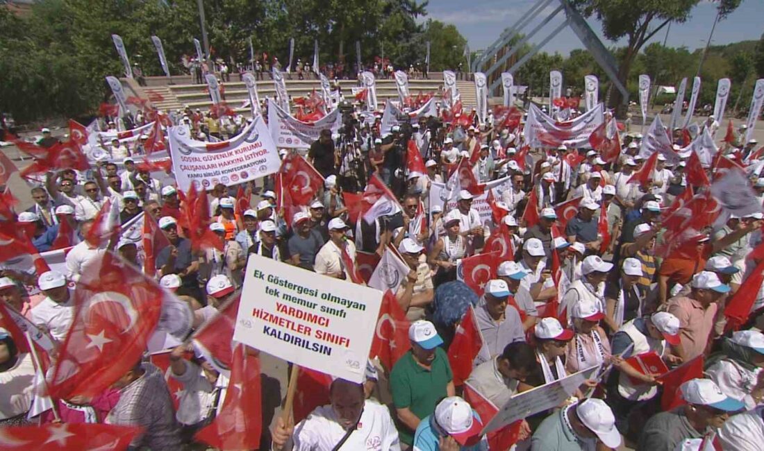 KAMU BİRLİĞİ KONFEDERASYONU, ANKARA ANITPARK'TA "BÜYÜK DEVLET MEMURLARI MİTİNGİ" DÜZENLENDİ.