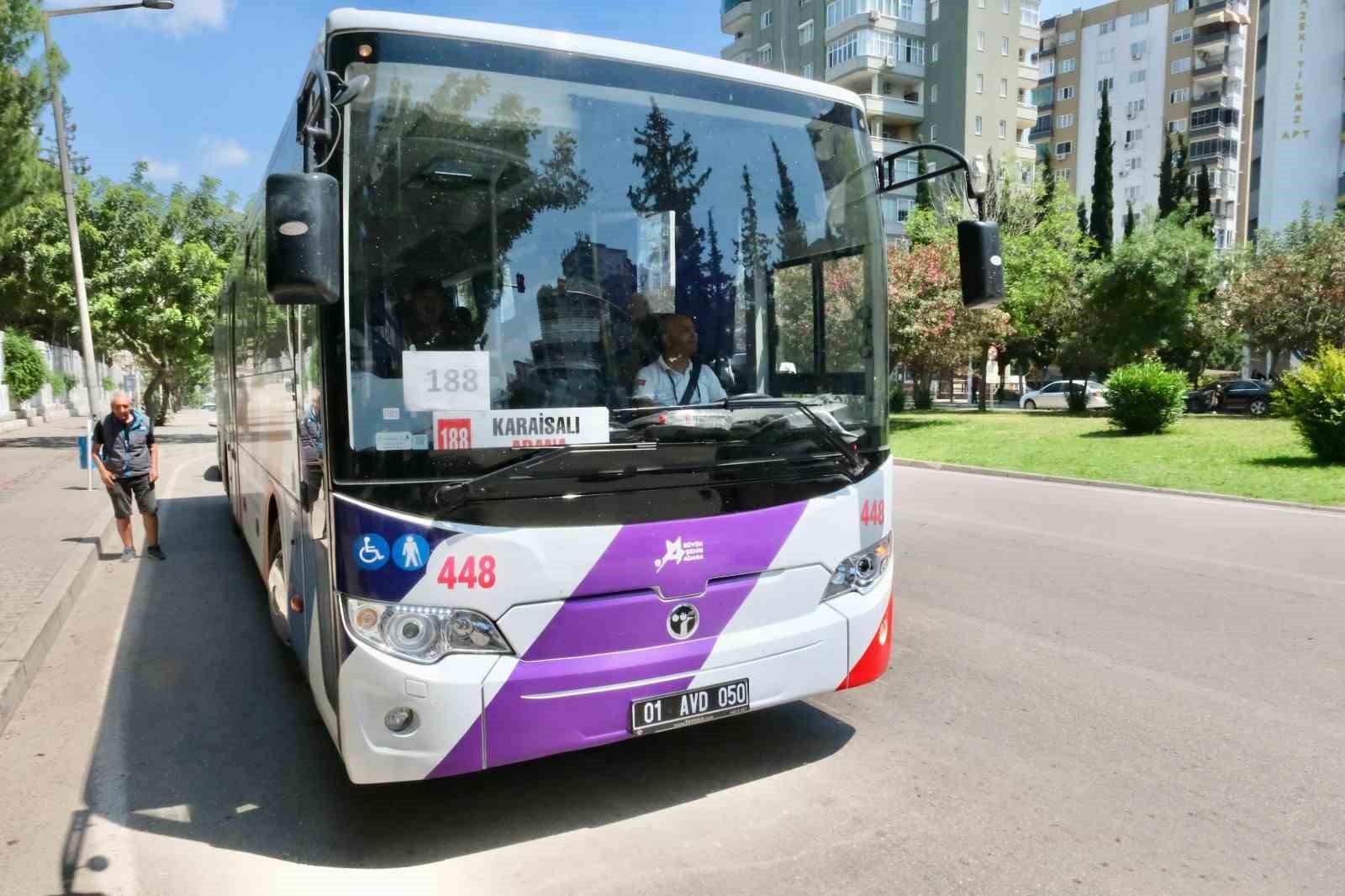 Karaisalı’da otobüs durağına yazı yazarak Zeydan Karalar’dan yeni otobüs isteyen ilçe halkının arzusu yerine getirildi