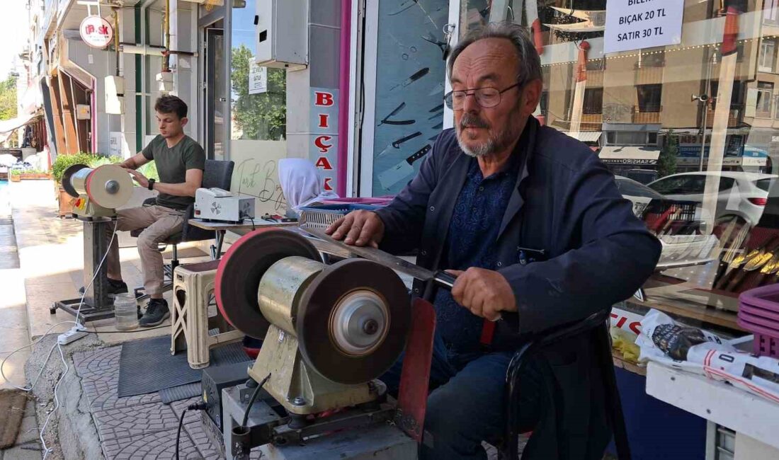 KARAMAN'DA 40 YILDIR BIÇAKÇILIK