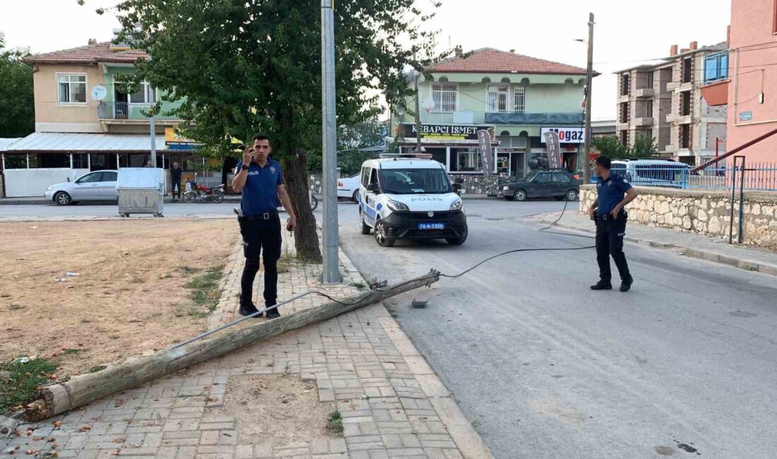 KARAMAN’DA KÖKÜNDEN KIRILAN AĞAÇ