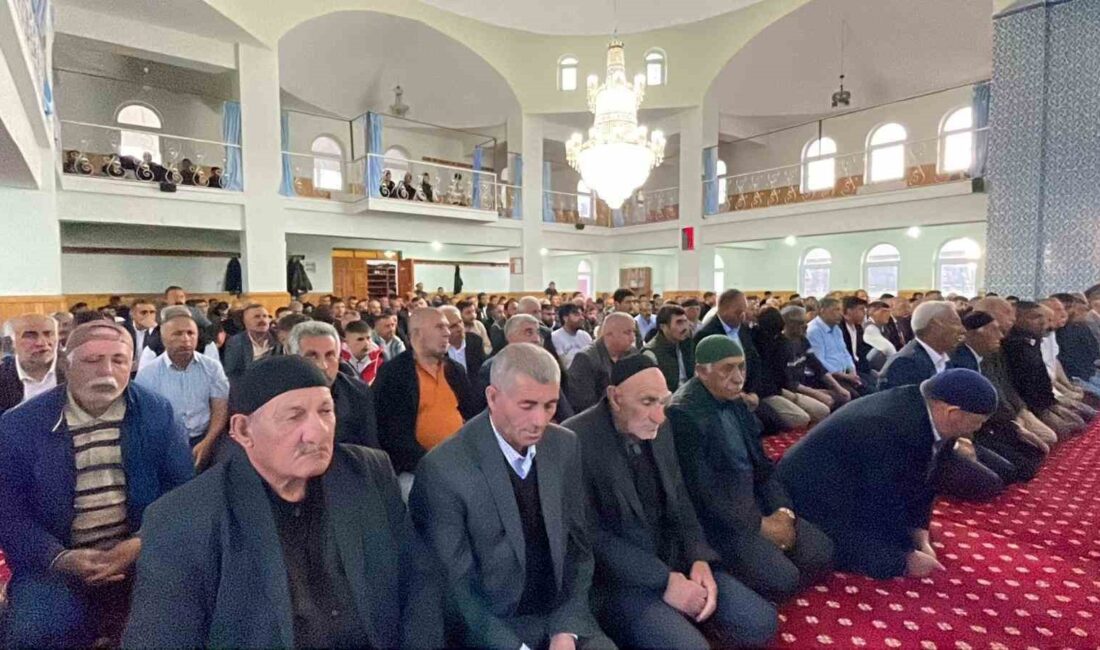 KARS'TA BAYRAM NAMAZINDA CAMİLER