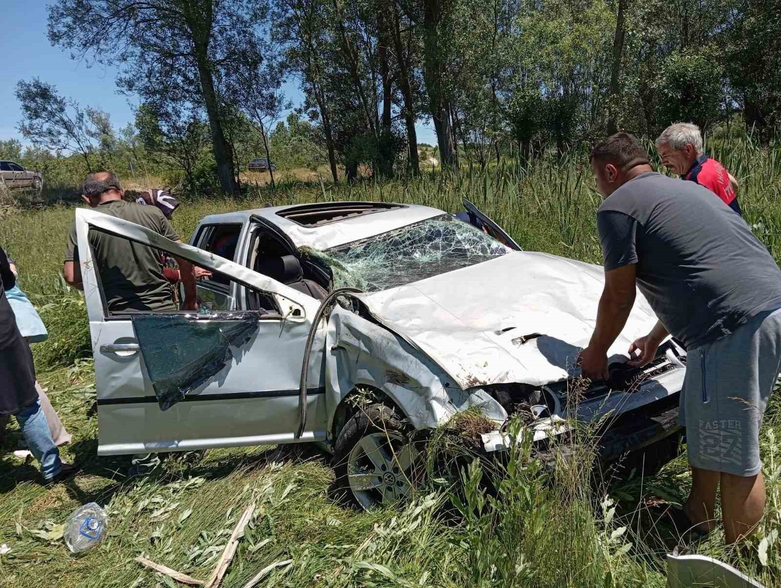 Kastamonu’da şarampolde metrelerce takla atan otomobildeki 4 kişi yaralandı