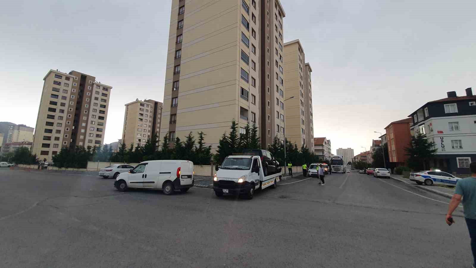 Kayseri’de iki hafif ticari araç çarpıştı: 10 yaralı