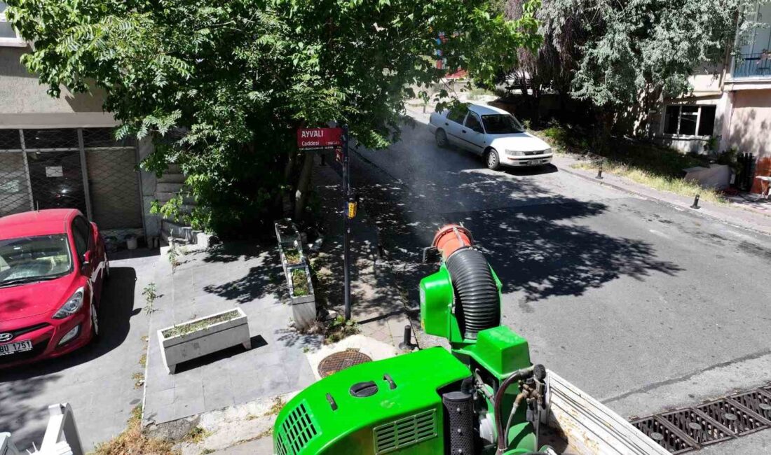 KEÇİÖREN BELEDİYESİ SİNEK VE HAŞERE OLUŞUMUNA KARŞI İLAÇLAMA SEFERBERLİĞİ KAPSAMINDA