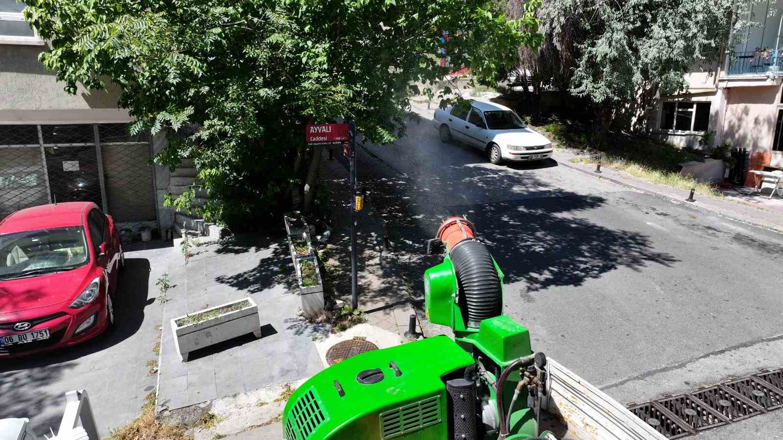 KEÇİÖREN BELEDİYESİ SİNEK VE HAŞERE OLUŞUMUNA KARŞI İLAÇLAMA SEFERBERLİĞİ KAPSAMINDA