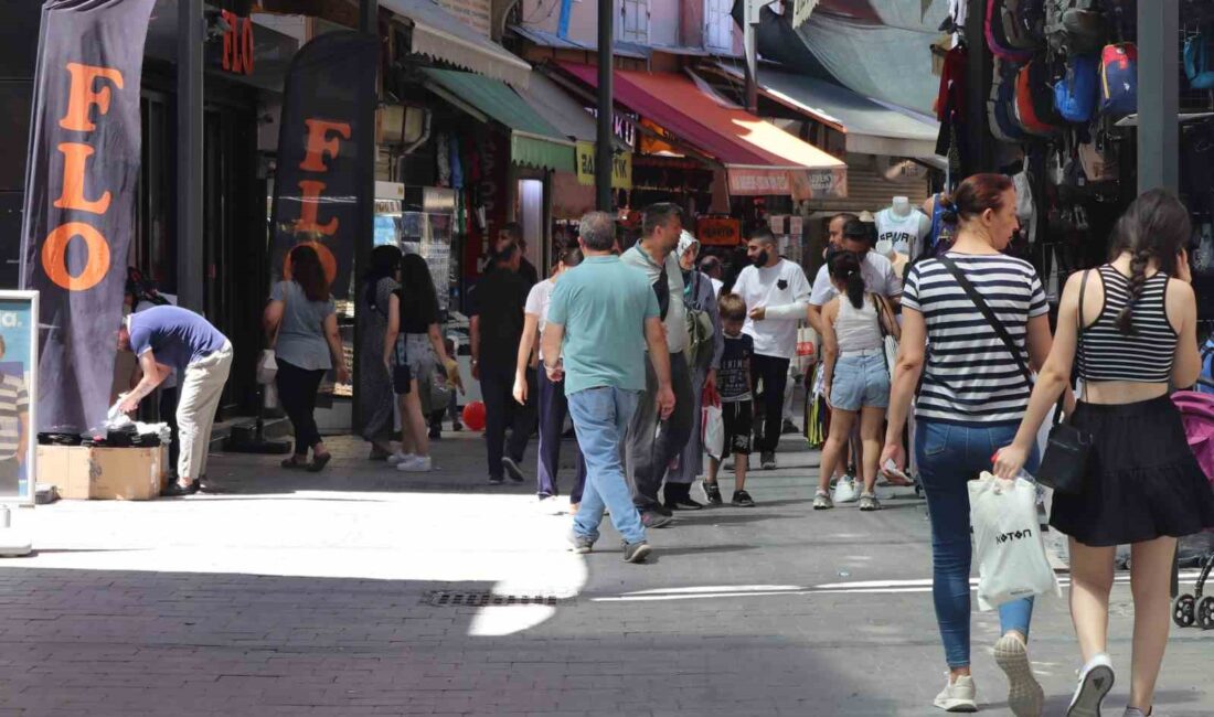 İZMİR’İN TARİHİ KEMERALTI ÇARŞISI’NDA