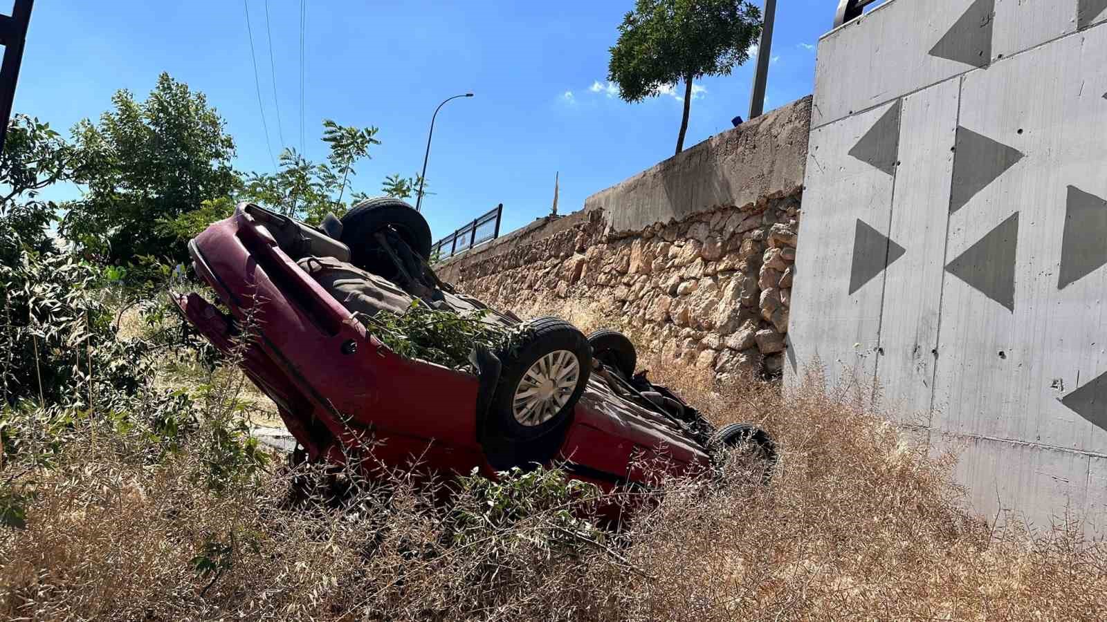 Kontrolden çıkan otomobil şarampole uçtu: 1’i ağır 3 yaralı