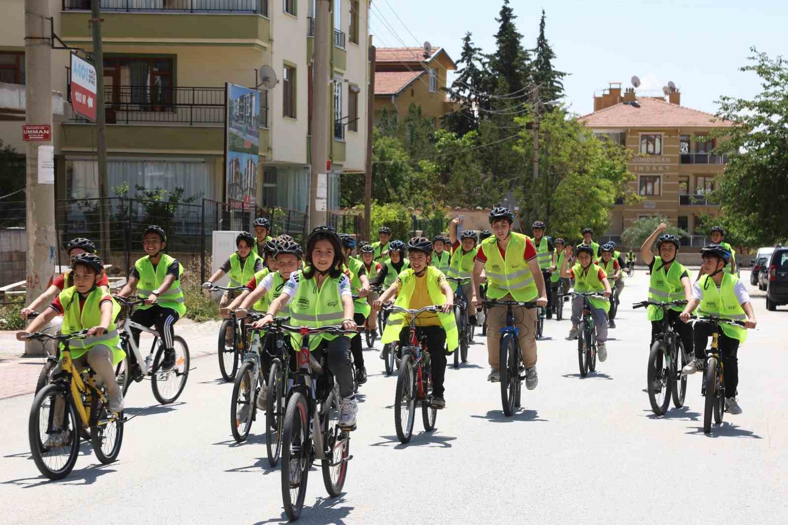 Konya Büyükşehir “Güvenli Okul Yolları” projesiyle Türkiye’ye örnek oluyor