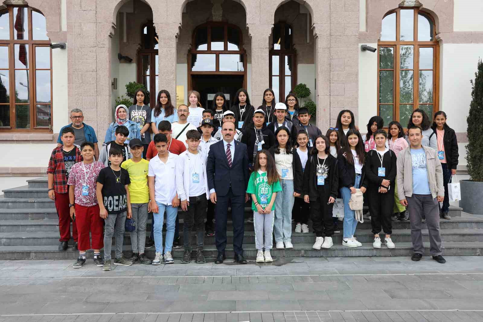 Konya Büyükşehir’in kültür gezileriyle ilçelerde yaşayan binlerce öğrenci Konya’yı yakından keşfetti