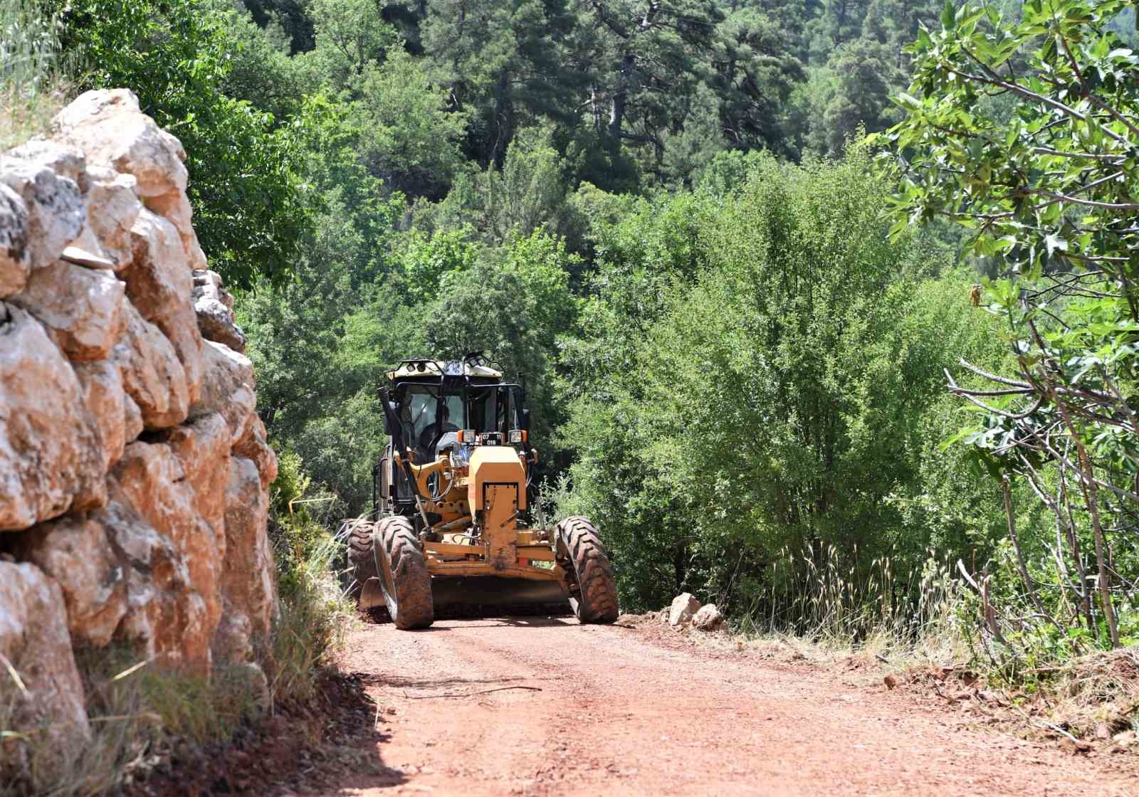 Konyaaltı’nda yayla yolları bayrama hazır