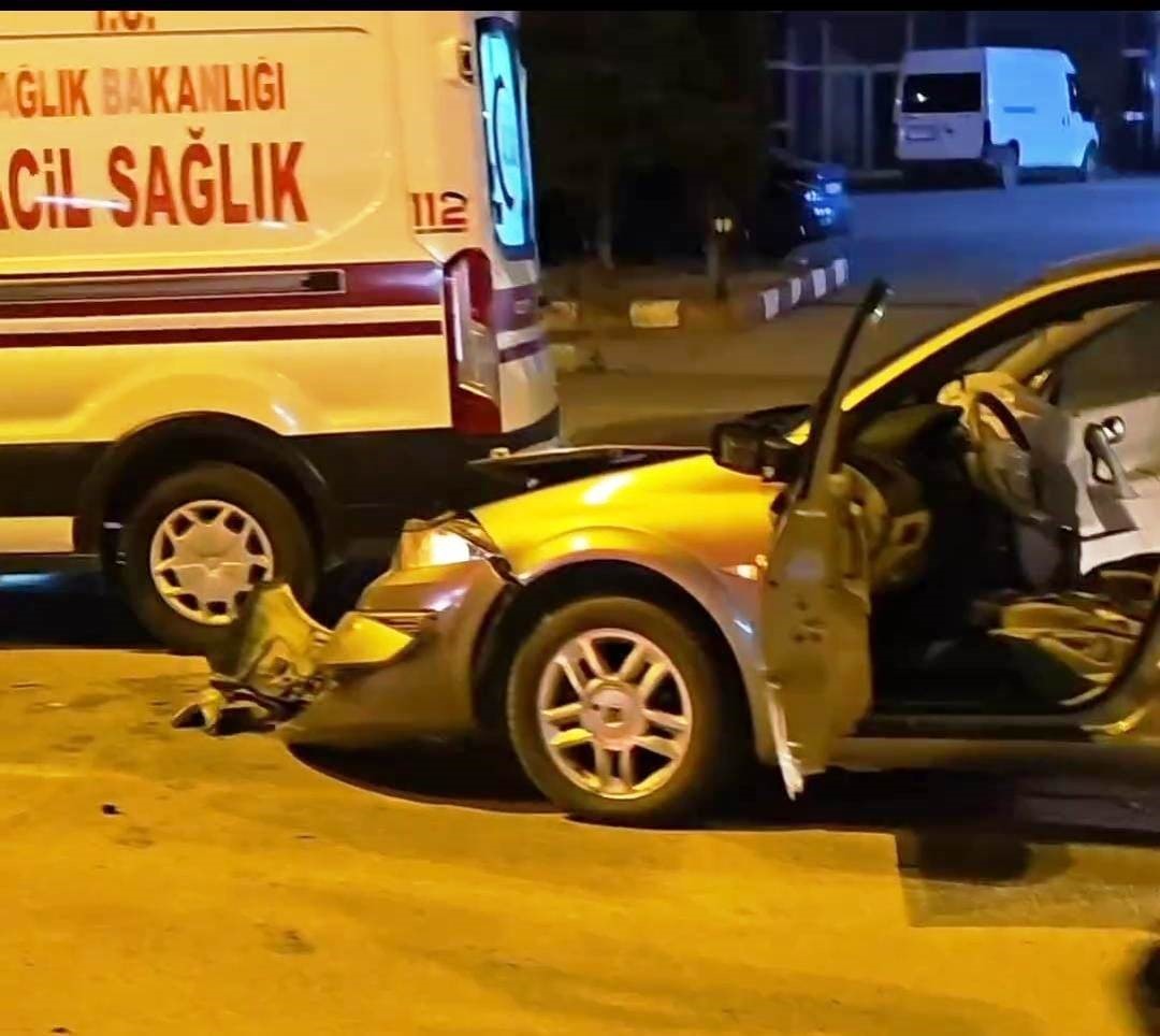 Konya’da 2 otomobil çarpıştı: 2 yaralı