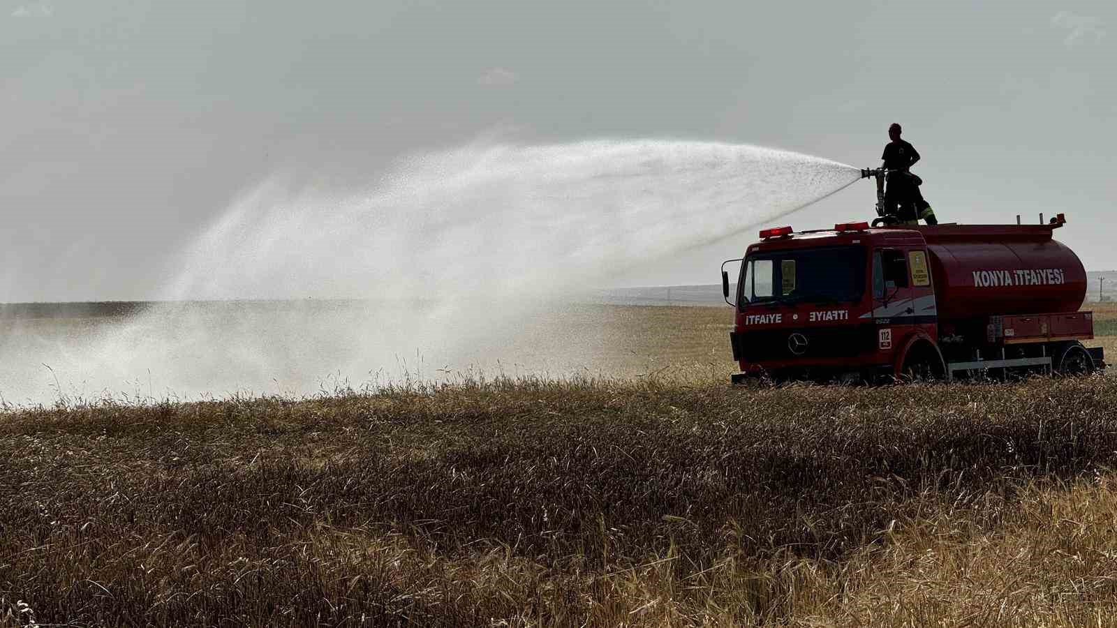 Konya’da arpa tarlasında yangın