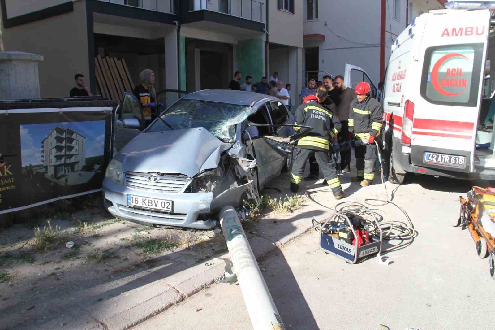 Konya’da işçi servisi ile otomobil çarpıştı: 5 yaralı