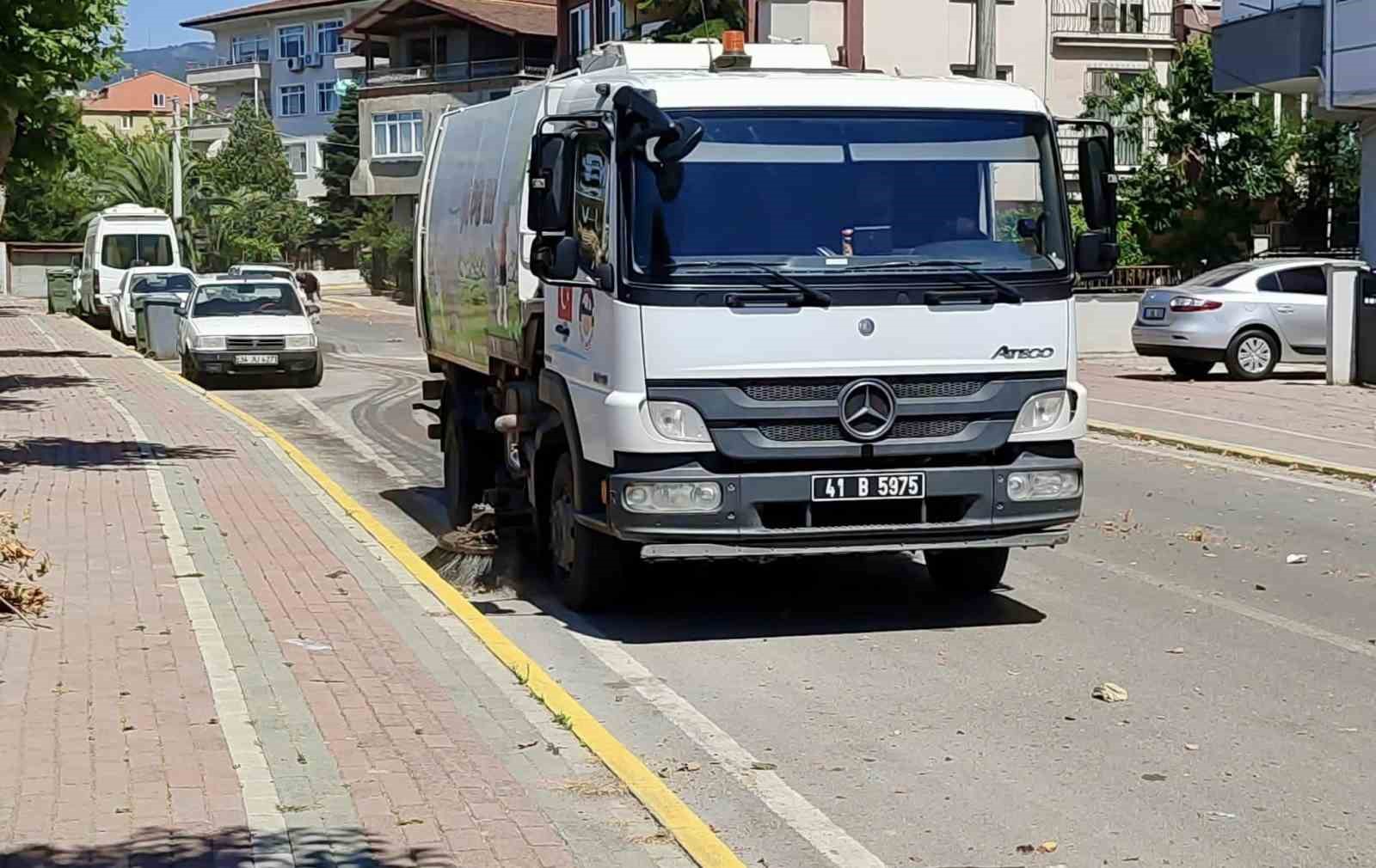 Körfez’de hummalı temizlik çalışması