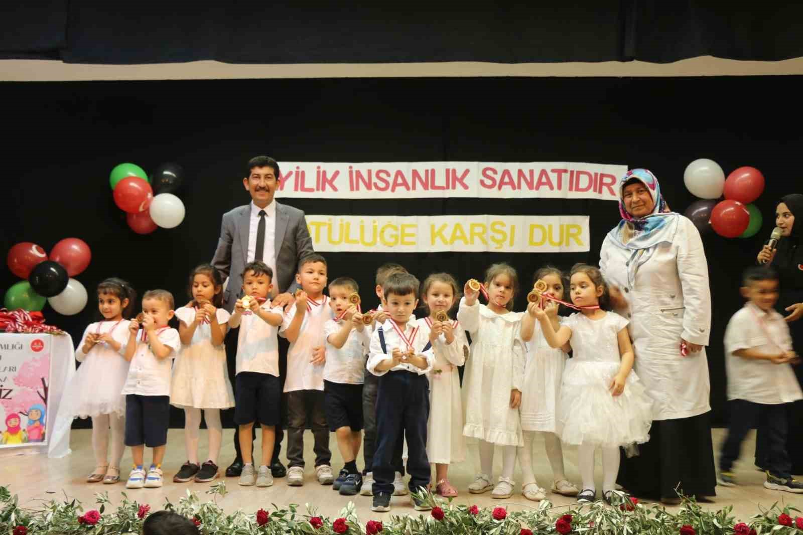 Köyceğiz’de minikler yıl sonu heyecanı yaşadı