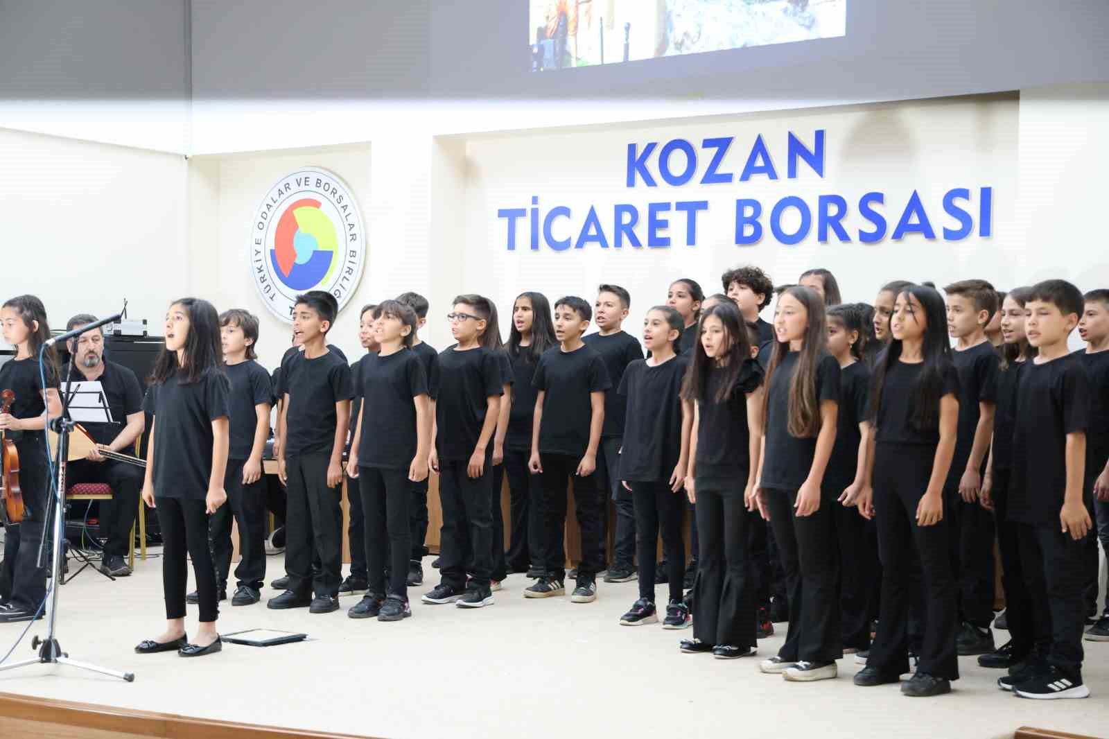 Kozanlı öğrenciler Kozan kurtuluşunu sahnelerine taşıdı