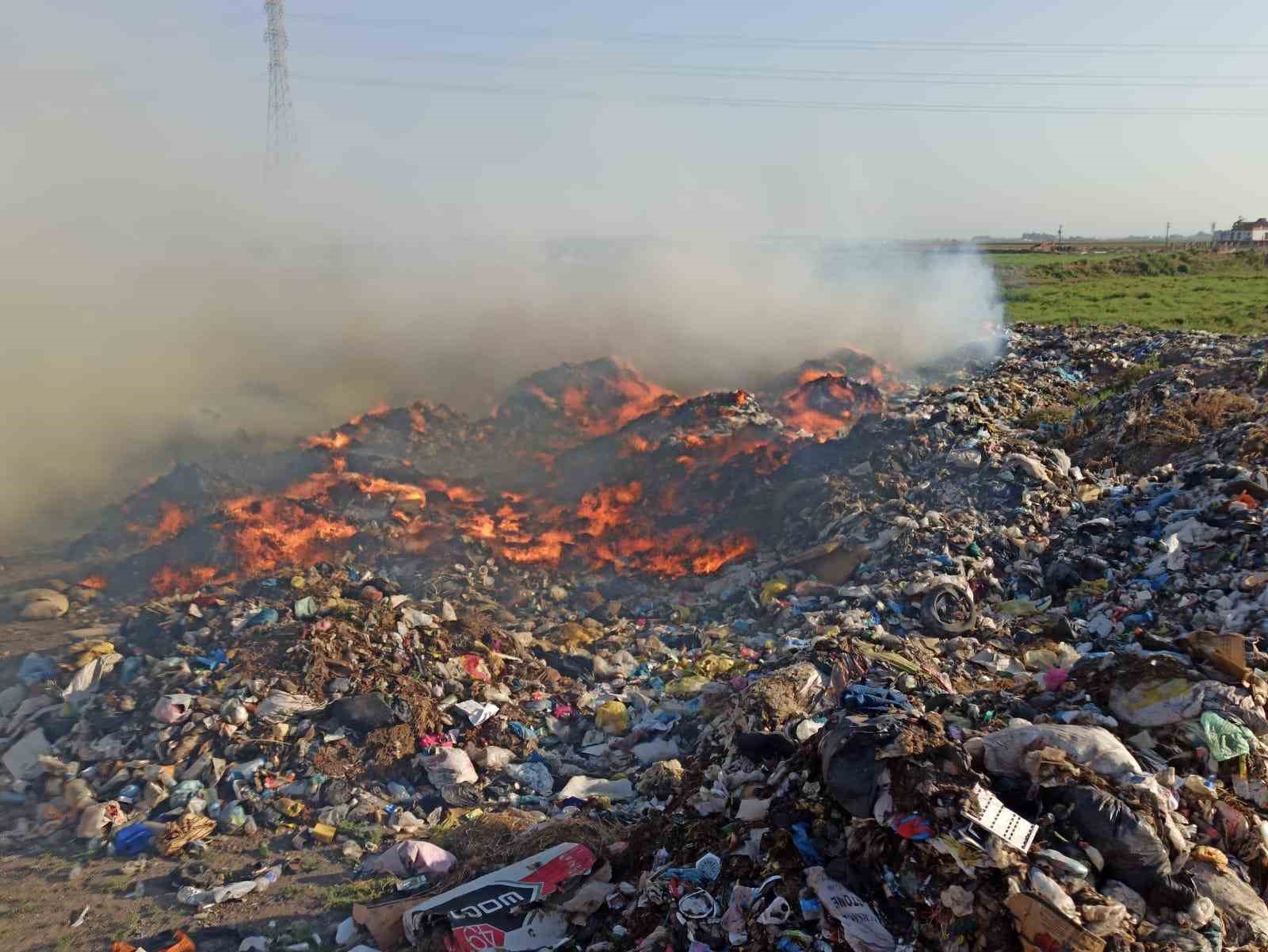 Kumlu’da çıkan çöplük yangını söndürüldü