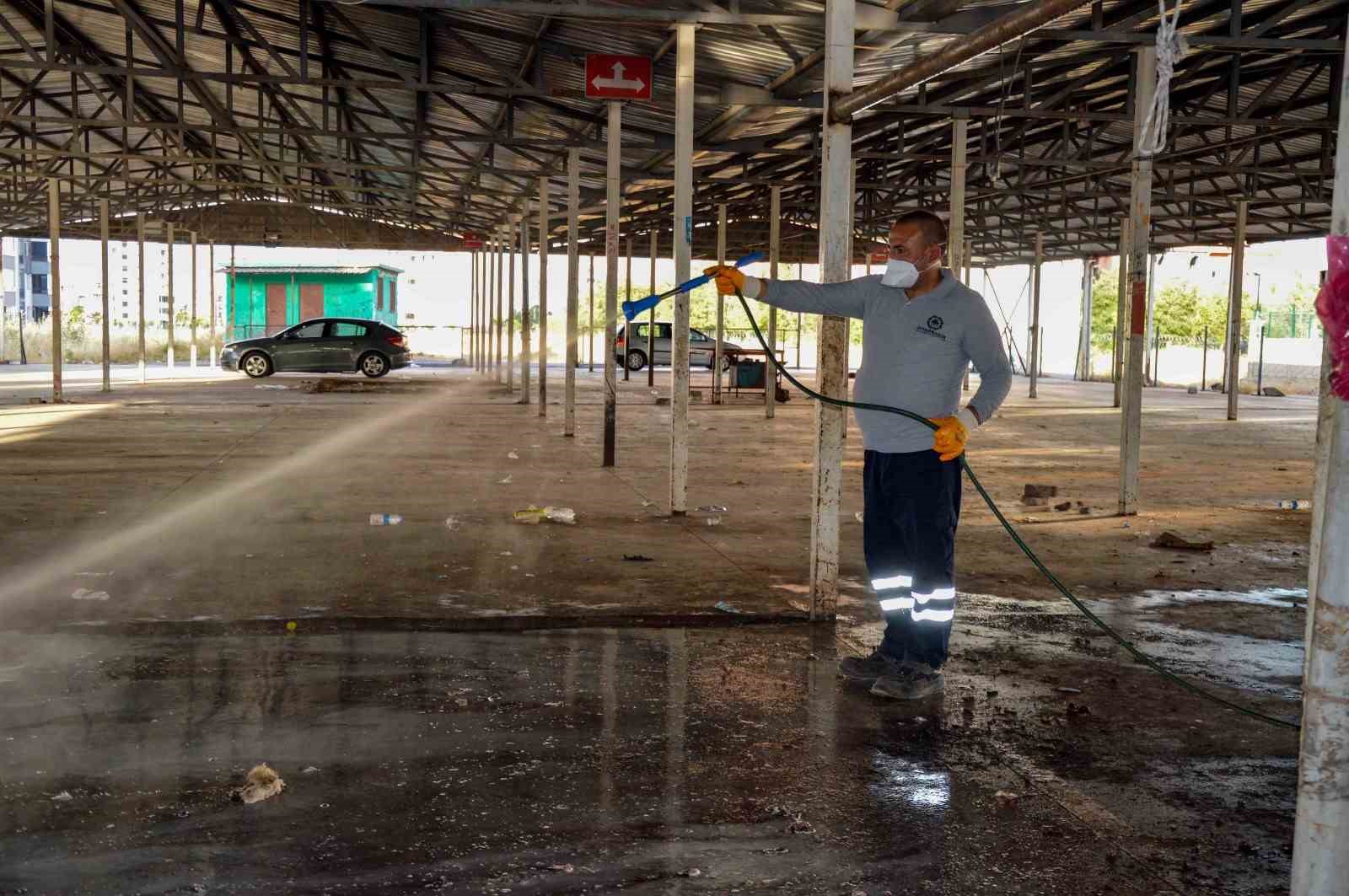 Kurban kesim yerleri temizleniyor