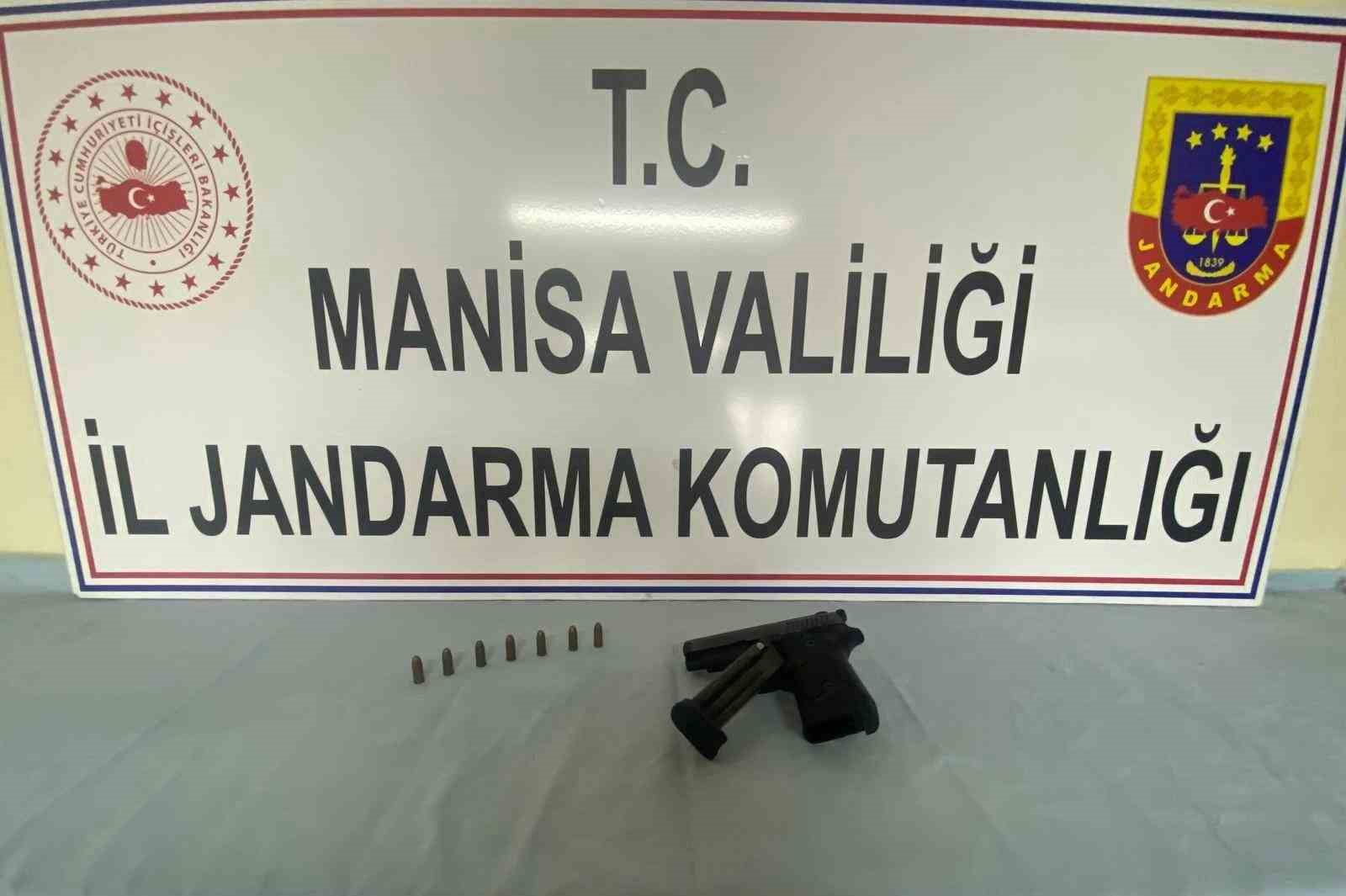 Manisa’da şüpheliden ruhsatsız tabanca çıktı