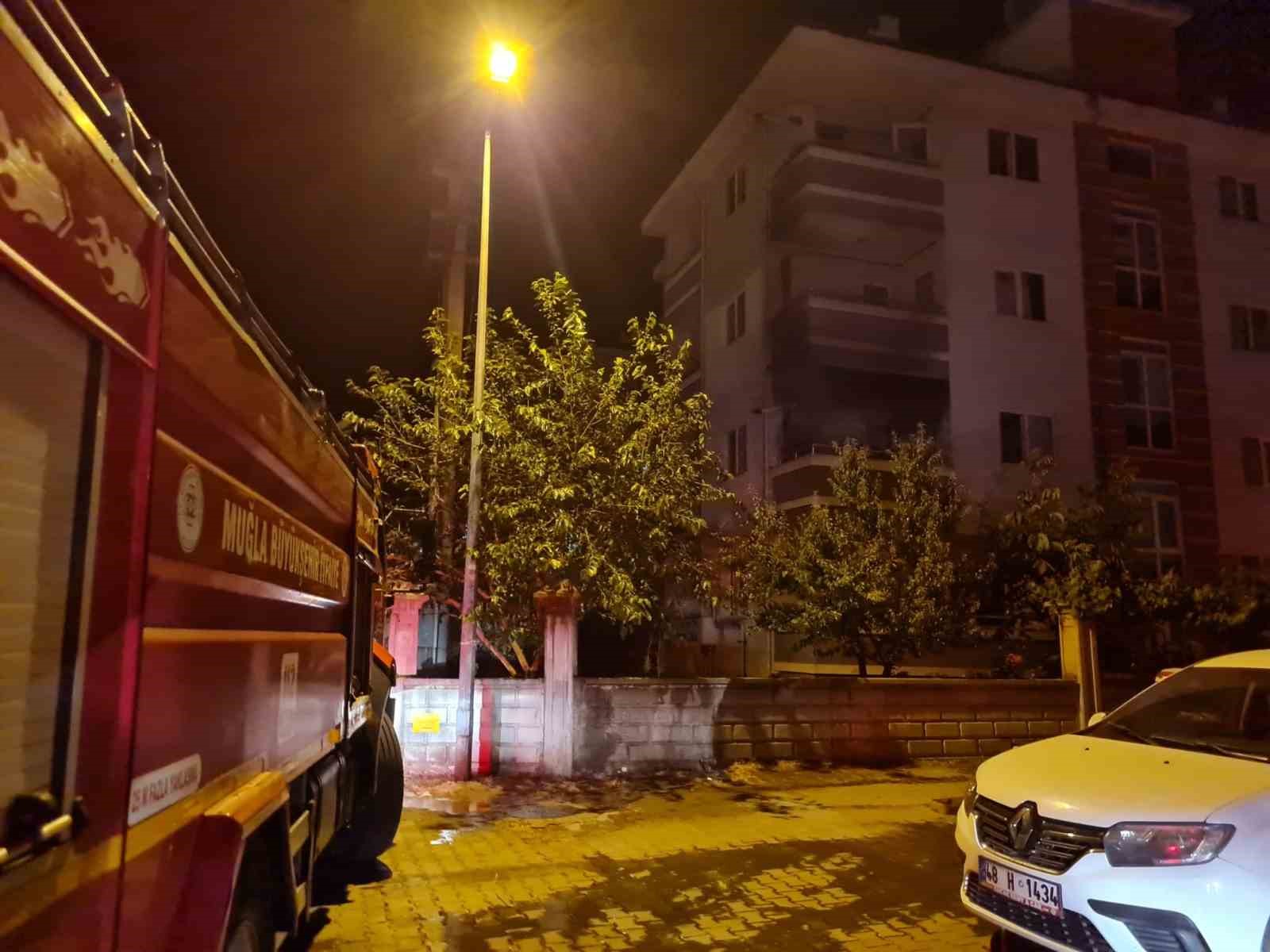 Menteşe’de balkonda çıkan yangın korkuttu