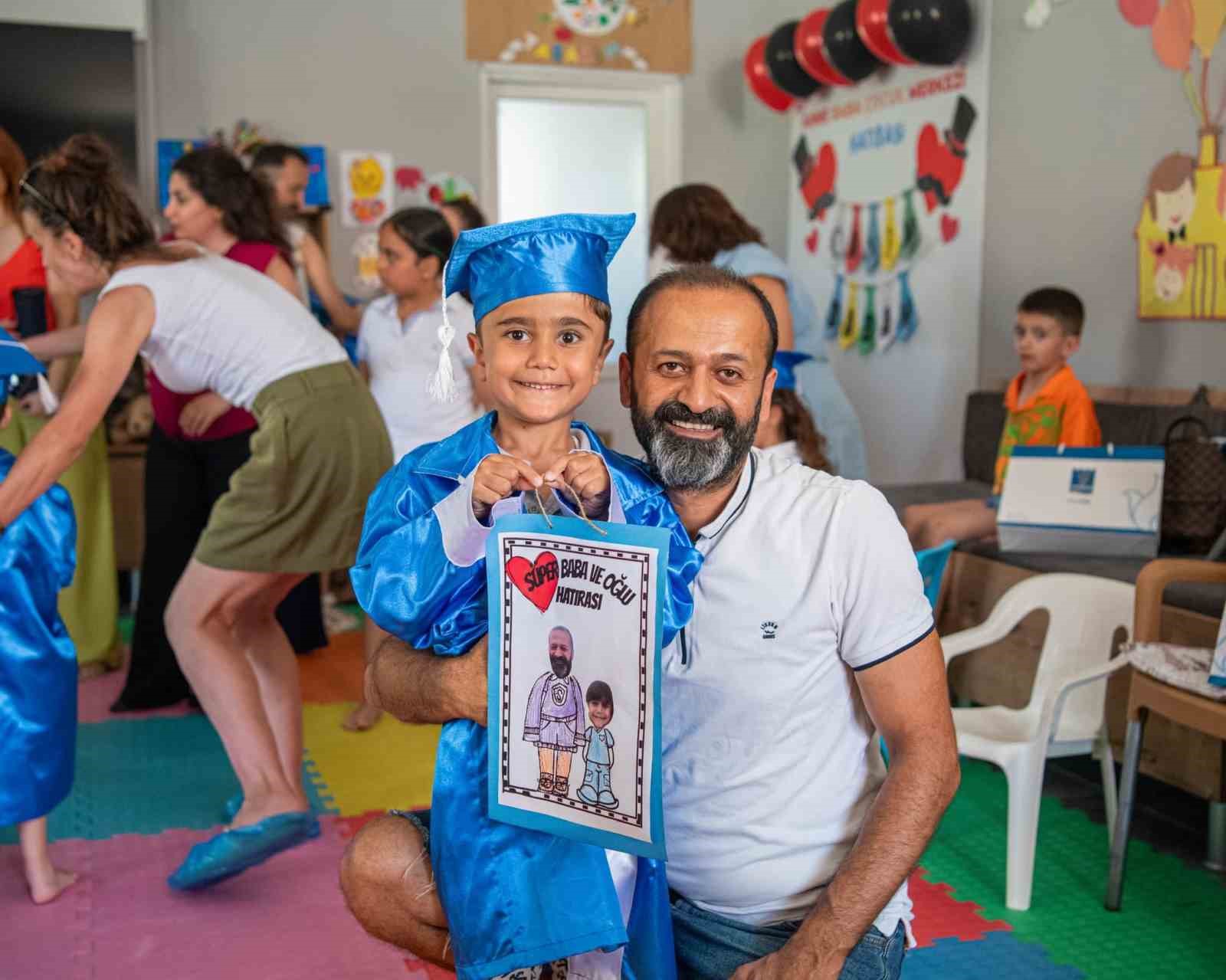 Mezuniyetlerini ve Babalar Günü’nü bir arada kutladılar