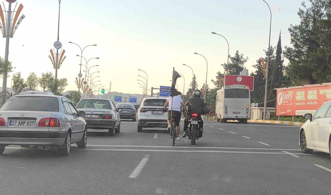 ŞANLIURFA'DA AKAN TRAFİKTE MOTOSİKLETTEKİ