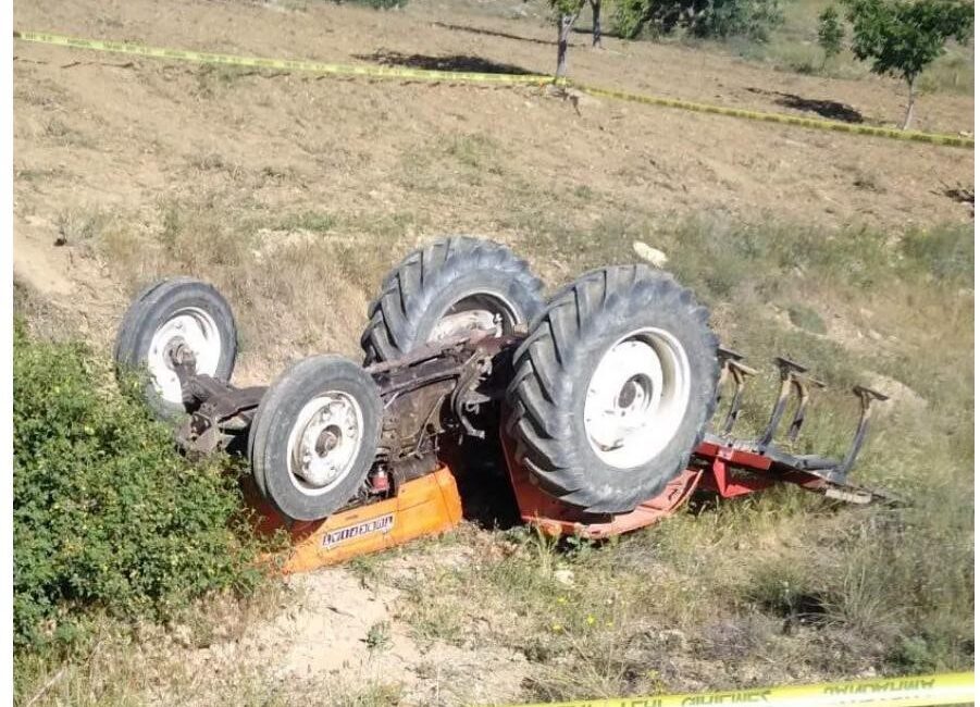 NEVŞEHİR’DE DEVRİLEN TRAKTÖRÜN ALTINDA