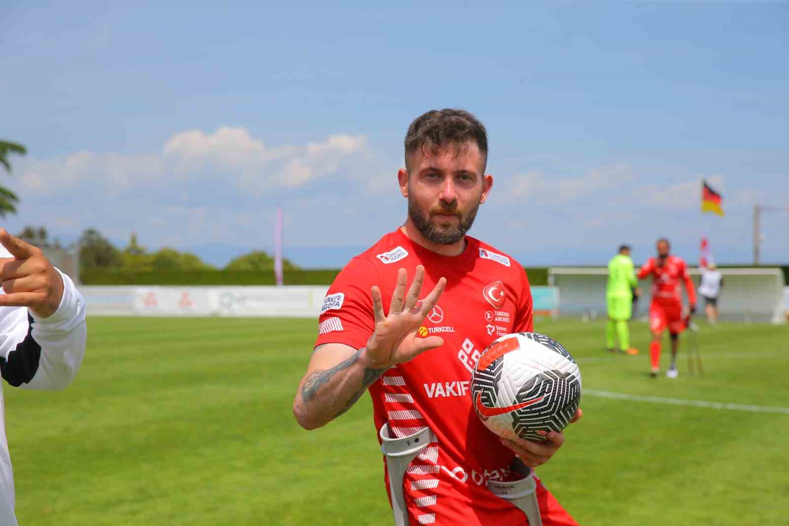 Ömer Güleryüz: “Takımımın şampiyon olmasını ve gol kralı olmayı istiyorum”