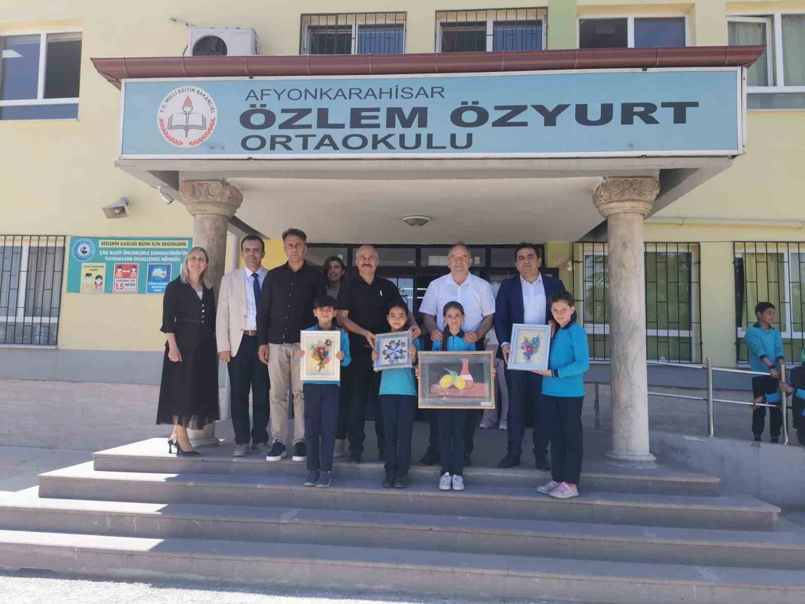 Özlem Özyurt Ortaokulu’nda yıl sonu sergisi açıldı