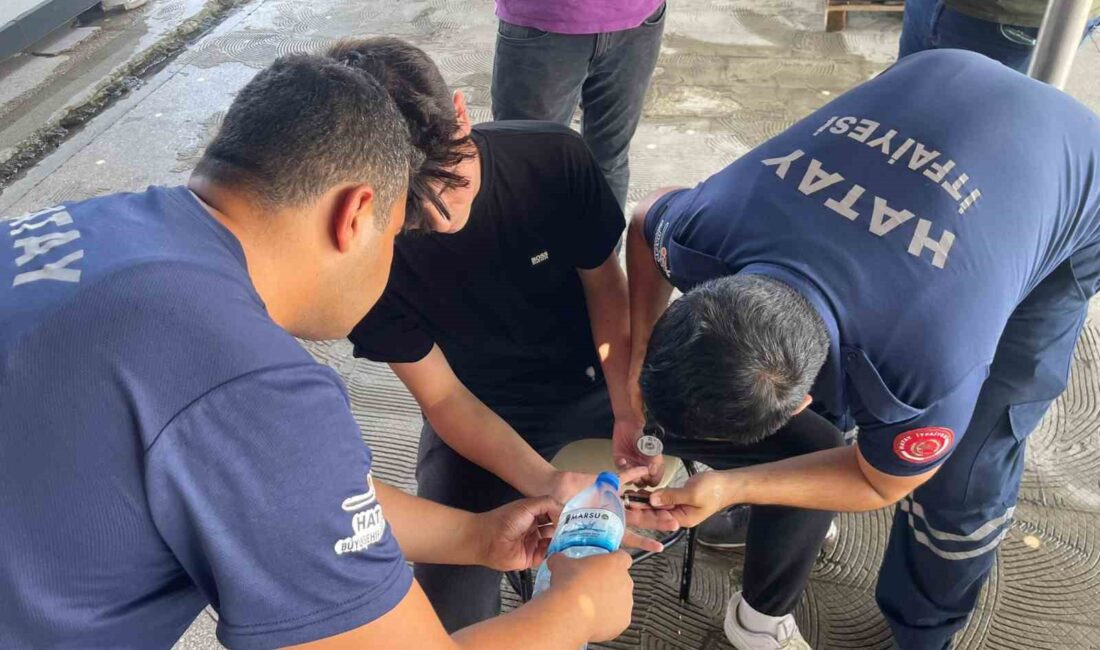 HATAY’DA VATANDAŞIN PARMAĞINA SIKIŞAN