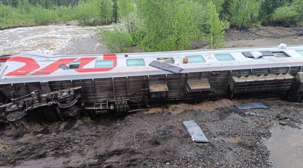 Rusya’da yolcu treni raydan çıktı: 50 yaralı