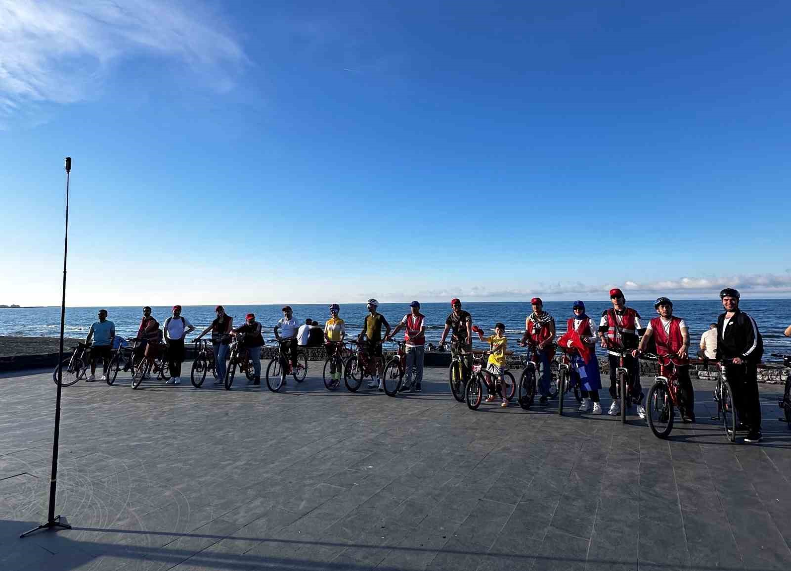 Sağlık çalışanları ’sağlıklı bir dünya’ için pedal çevirdi