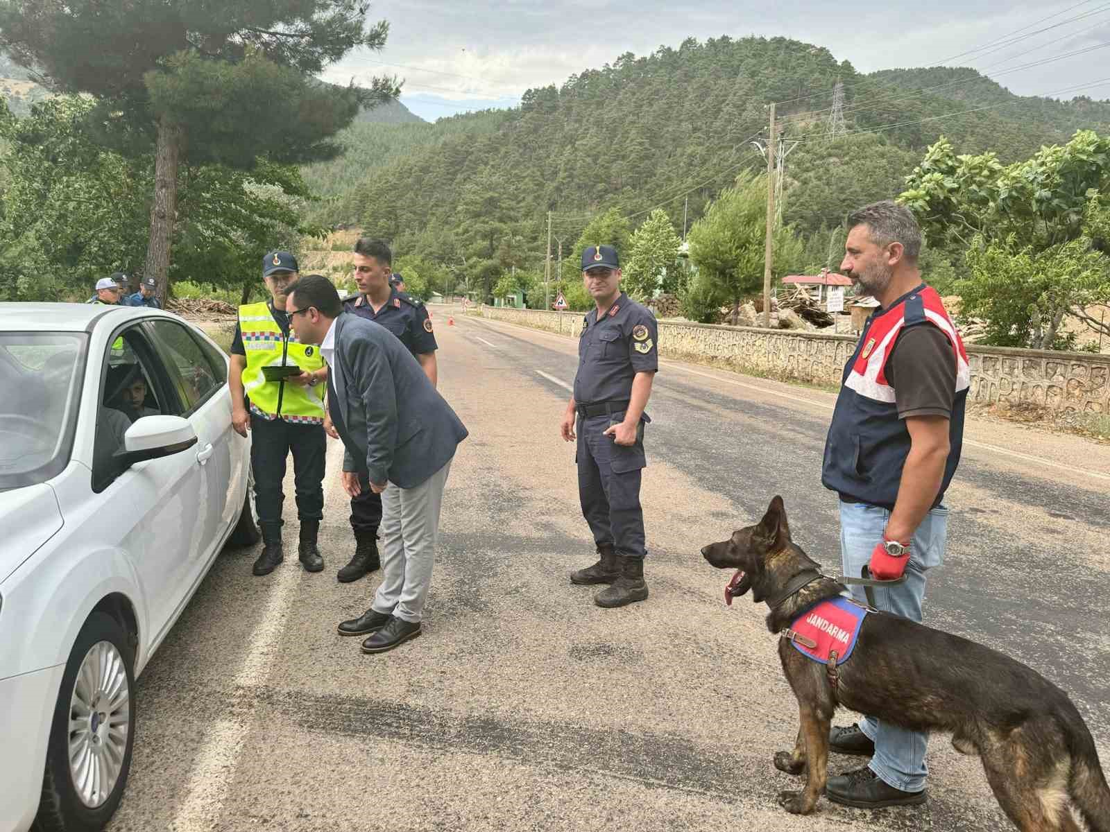 Saimbeyli ve Feke ziyaretçi akınına uğradı