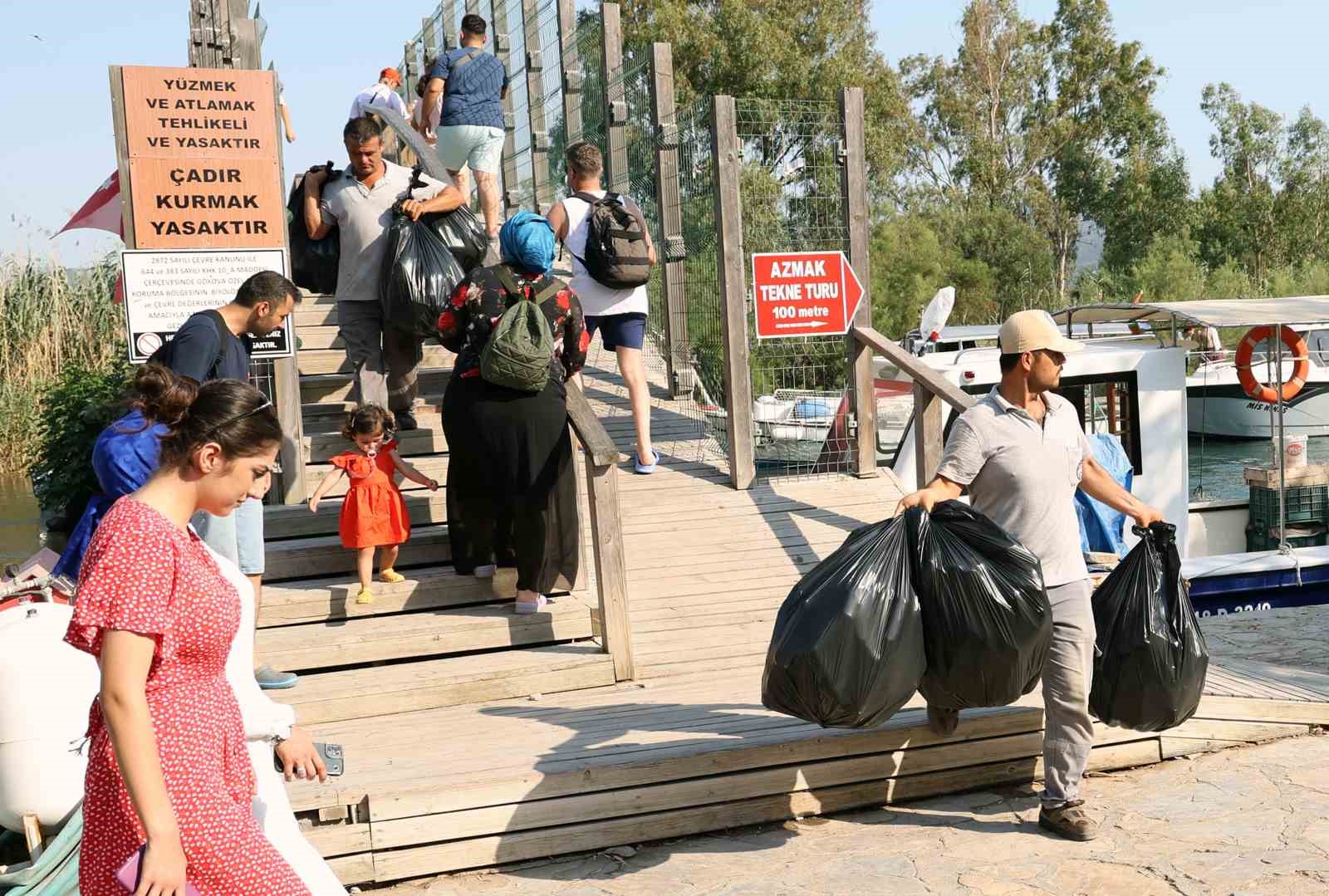 ‘Sakin Kent’te 4 günde 200 ton çöp toplandı