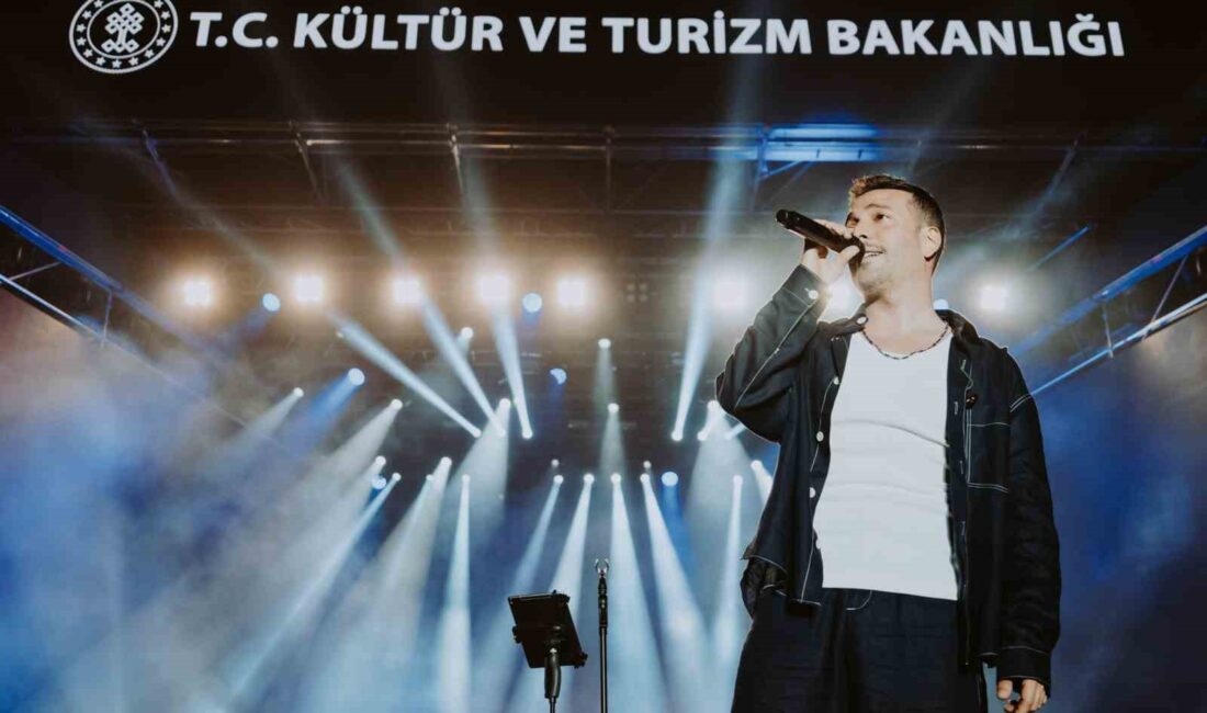 SAMSUN’DA KONSER VEREN ŞARKICI