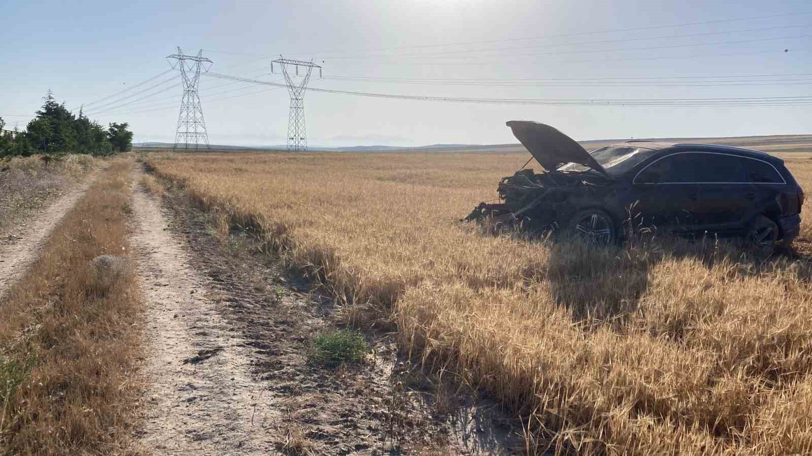 Şarampole giren otomobilde aynı aileden 4 kişi yaralandı