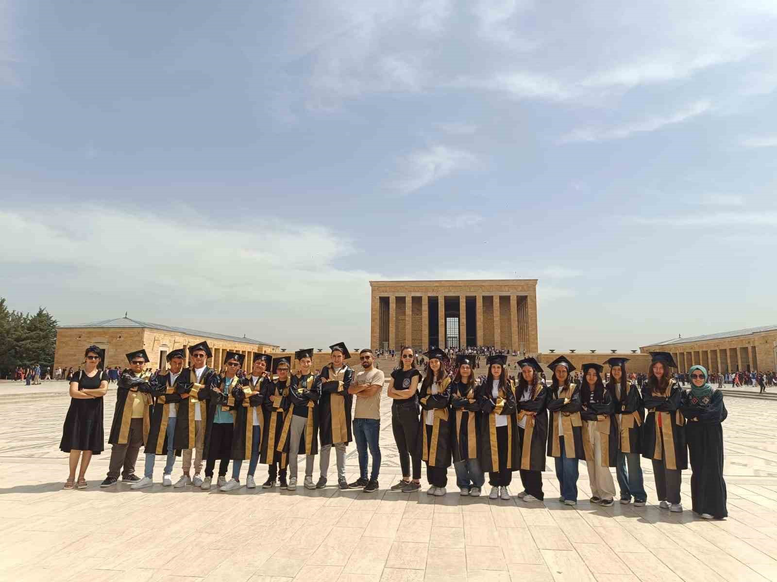 Sarıgöllü öğrencilerden Anıtkabir ziyareti