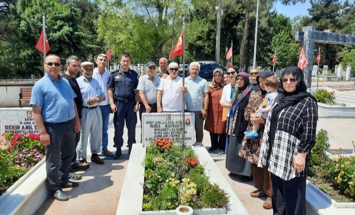 Şehit uzman çavuş kabri başında dualarla anıldı