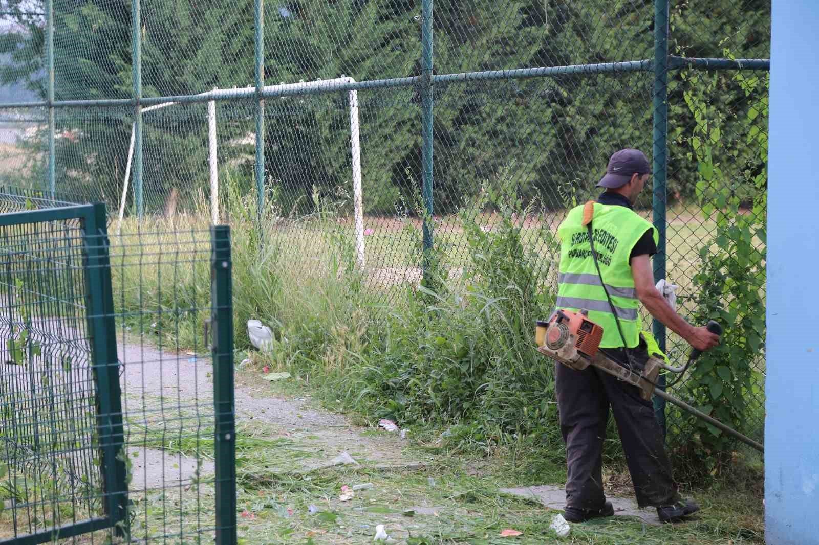 Serdivan’da yaz temizliği devam ediyor